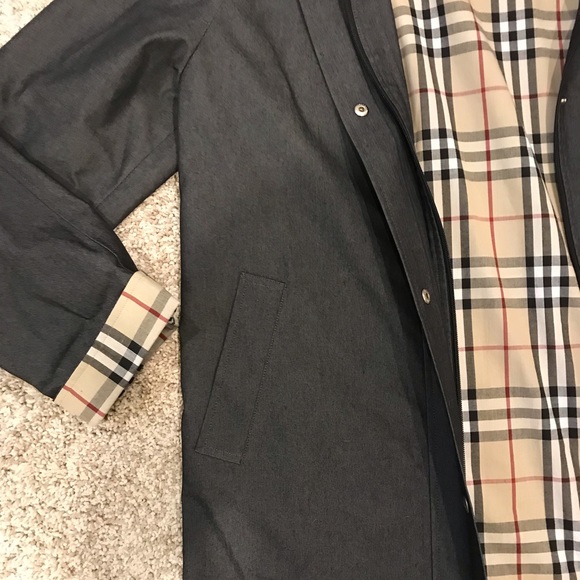 Burberry coat with removable hood - Picture 5 of 8